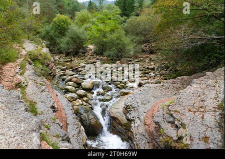 Le Brent de l’Art, une formation rocheuse naturelle ressemblant à un canyon situé à Sant’Antonio di Tortal à Borgo Valbelluna, Vénétie, Italie Banque D'Images