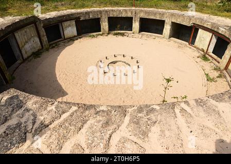 Ustka, Pologne. 28 août 2023, vestiges de fortifications militaires de la guerre mondiale 2 appelés 'Blucher Bunkers' Banque D'Images