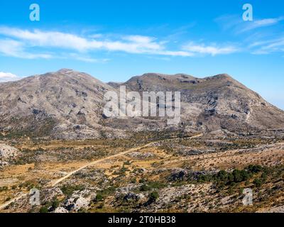 Paysage de montagne karstique à Psiloritis, massif d'Ida, Crète, Grèce Banque D'Images