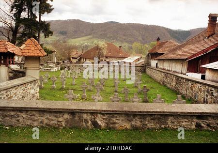 Dragoslavele, comté d'Arges, Roumanie, 2001. Cimetière pour les soldats allemands tombés lors de la bataille locale d'octobre 1916 entre l'armée roumaine et les forces armées allemandes pendant la première Guerre mondiale Banque D'Images