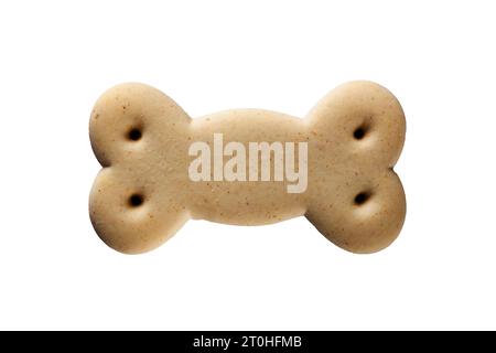 Vue de dessus d'un biscuit de chien en forme d'os brun simple isolé sur fond blanc avec chemin de découpage. Banque D'Images