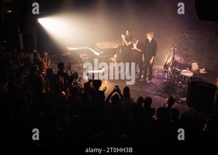 Paris, France. 06 octobre 2023. Le groupe de jazz britannique Mammal Hands a joué à Paris. Le groupe de jazz britannique de Norwich Mammal Hands s'est produit au café de la danse à Paris, en France. (Photo Telmo Pinto/SOPA Images/Sipa USA) crédit : SIPA USA/Alamy Live News Banque D'Images