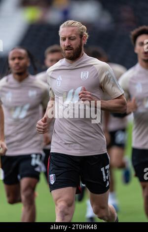 Tim Ream de Fulham se réchauffe avant le match de Premier League entre Fulham et Sheffield Utd à Craven Cottage, Londres, Angleterre le 7 octobre 2023. Photo de Grant Winter. Usage éditorial uniquement, licence requise pour un usage commercial. Aucune utilisation dans les Paris, les jeux ou les publications d'un seul club/ligue/joueur. Crédit : UK Sports pics Ltd/Alamy Live News Banque D'Images