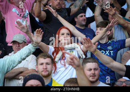 Leeds, Royaume-Uni. 07 octobre 2023. Les supporters de Leeds United encouragent leur équipe lors du Sky Bet Championship Match Leeds United vs Bristol City à Elland Road, Leeds, Royaume-Uni, le 7 octobre 2023 (photo James Heaton/News Images) à Leeds, Royaume-Uni le 10/7/2023. (Photo de James Heaton/News Images/Sipa USA) crédit : SIPA USA/Alamy Live News Banque D'Images