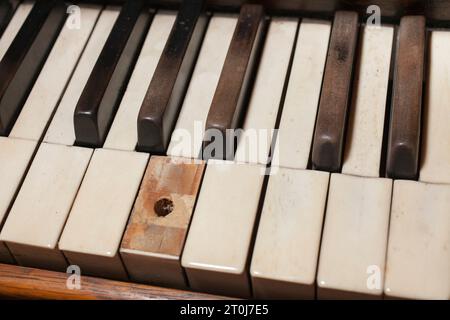 Vieux clavier d'un orgue à tuyaux Banque D'Images