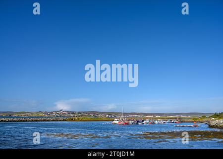 Vue vers Mainland et Lerwick depuis la marina, Bressay, Shetland, Écosse, Royaume-Uni Banque D'Images