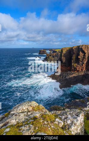 Les falaises d'Eshaness, North Mainland, Shetland, Écosse, Royaume-Uni Banque D'Images