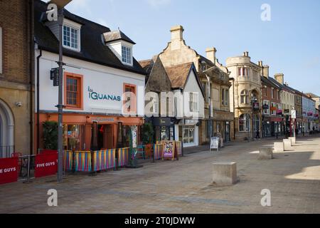 Church Street regardant vers le bas vers Cowgate à Peterborough Banque D'Images
