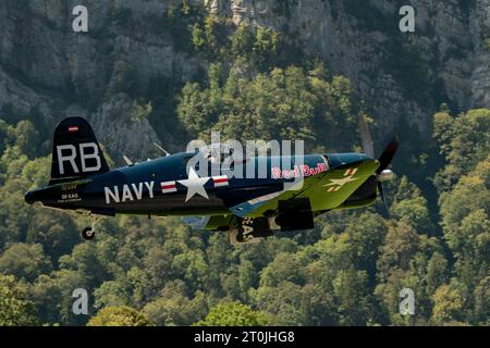 Mollis, Suisse, le 18 août 2023 OE-EAS chance Vought F4U-4 l'avion historique Corsair décolle de la piste 01 lors d'un spectacle aérien Banque D'Images