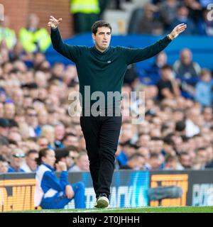 Andoni Iraola, entraîneur de l'AFC Bournemouth, gesticule lors du match de Premier League opposant Everton et Bournemouth à Goodison Park, Liverpool, le samedi 7 octobre 2023. (Photo : Mike Morese | MI News) crédit : MI News & Sport / Alamy Live News Banque D'Images