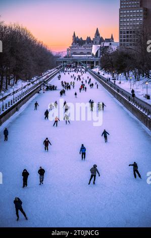 Paysage hivernal, patinoire du canal Rideau, Fairmont Château Laurier, Ottawa, Canada Banque D'Images