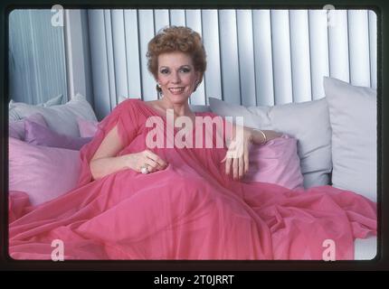 Portrait posé de l'actrice Eileen Fulton de l'opéra de savon qui a joué dans le monde tourne pendant 50 ans. En 1981 dans sa maison de Manhattan. Banque D'Images