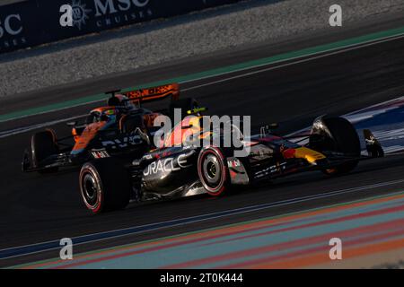 DOHA,QATAR.7E OCT 2023 SERGIO PEREZ (MEX) RED BULL RACING ET OSCAR PIASTRI (AUS) MCLAREN.AHMAD AL-SHEHAB/ALAMY LIVE NEWS Banque D'Images