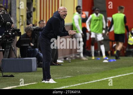 Bruxelles, Belgique. 07 octobre 2023. Brian Riemer, entraîneur-chef d'Anderlecht, fait des gestes lors d'un match de football entre le RSC Anderlecht et KV Mechelen, le 10e jour de la 2023-2024 'Jupiler Pro League' première division du championnat belge, à Bruxelles, le samedi 07 octobre 2023. BELGA PHOTO LAURIE DIEFFEMBACQ crédit : Belga News Agency/Alamy Live News Banque D'Images