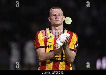 Bruxelles, Belgique. 07 octobre 2023. Nikola Storm, de Malines, semble abattu après avoir perdu un match de football entre le RSC Anderlecht et KV Mechelen, le jour 10 de la première division du championnat de Belgique « Jupiler Pro League » 2023-2024, à Bruxelles, le samedi 07 octobre 2023. BELGA PHOTO LAURIE DIEFFEMBACQ crédit : Belga News Agency/Alamy Live News Banque D'Images