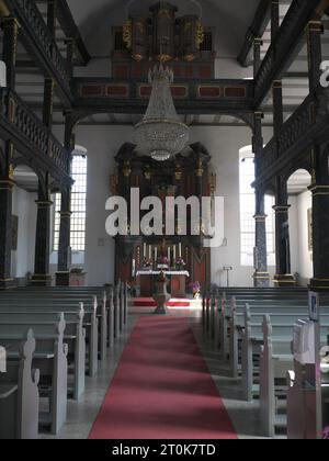 Autel baroque dans l'intérieur de deux étages d'une église à Maroldsweisach Banque D'Images