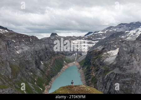 Incroyable photo d'un beau paysage dans les alpes de la Suisse. Magnifique vol avec un drone au-dessus d'un paysage étonnant dans le canton de Glaris. Banque D'Images