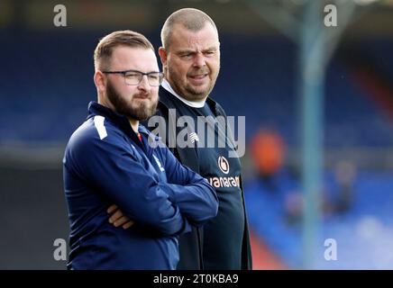 Oldham kit MAN Dean Pickering SNR. Lors du match de Vanarama National League entre Oldham Athletic et Dagenham et Redbridge à Boundary Park, Oldham le samedi 7 octobre 2023. (Photo : Thomas Edwards | MI News) crédit : MI News & Sport / Alamy Live News Banque D'Images