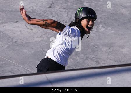 Lido Di Ostia, Rome, Italie. 07 octobre 2023. Isadora Pacheco, brésilienne, réagit après avoir participé aux demi-finales du Championnat du monde de Skateboarding Park féminin 2023, une épreuve de qualification pour les Jeux Olympiques de Paris, au Spot Skatepark à Lido di Ostia, Rome, Italie, le 7 octobre 2023. Isadora Pacheco s'est classée 10e. Crédit : Insidefoto di andrea staccioli/Alamy Live News Banque D'Images