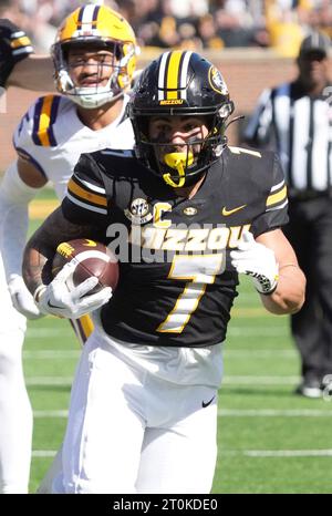 Columbia, États-Unis. 11 octobre 2023. Le running back du Missouri, Cody Schrader, court un touchdown au premier quart-temps contre LSU au Memorial Stadium de Columbia, Missouri, le samedi 7 octobre 2023. LSU bat le Missouri 5-0 49-39. Photo de Bill Greenblatt/UPI crédit : UPI/Alamy Live News Banque D'Images