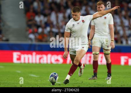 Lille, France. 07 octobre 2023. LILLE, FRANCE - 7 OCTOBRE : Owen Farrell, de l'Angleterre, convertit l'essai lors de la coupe du monde de rugby France 2023 match entre l'Angleterre et les Samoa au Stade Pierre Mauroy le 7 octobre 2023 à Lille, France. (Photo Hans van der Valk/Orange Pictures) crédit : Orange pics BV/Alamy Live News Banque D'Images