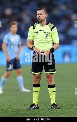 Sydney, Australie. 07 octobre 2023. Arbitre, Ben Abraham regarde lors de la finale de la coupe d'Australie 2023 entre le Sydney FC et le Brisbane Roar FC au stade Allianz le 7 octobre 2023 à Sydney, Australie Credit : IOIO IMAGES/Alamy Live News Banque D'Images