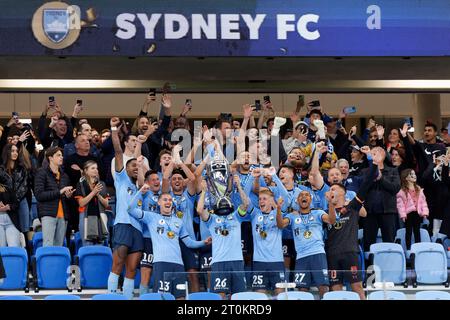 Sydney, Australie. 07 octobre 2023. Les joueurs du Sydney FC célèbrent leur victoire après le match final de la coupe d'Australie 2023 entre le Sydney FC et le Brisbane Roar FC au stade Allianz le 7 octobre 2023 à Sydney, Australie Credit : IOIO IMAGES/Alamy Live News Banque D'Images