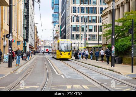 Manchester Angleterre tramway léger train réseau Bee dans le centre-ville de Manchester, Angleterre, Royaume-Uni, transport de septembre 2023 Banque D'Images