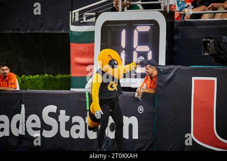 Miami, Floride, États-Unis. 7 octobre 2023. Logo lors du match de football ACC entre Miami Hurricanes et Georgia Tech au Hard Rock Stadium de Miami, Floride, États-Unis. Crédit : Yaroslav Sabitov/YES Market Media/Alamy Live News. Banque D'Images