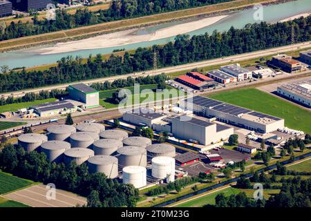 La compagnie de transport Silo Trans à Sennwald, en Suisse, le long du Rhin avec Liechtenstein au-delà (vu de la montagne Hoher Kasten). Banque D'Images