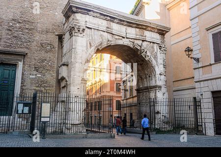 Arc de Gallienus, ou porte Esquiline, à Rome Banque D'Images