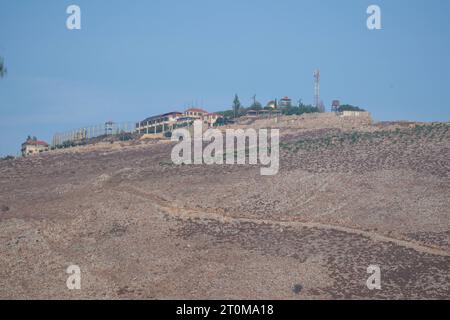 Israël, 8 octobre 2023. L'armée israélienne a installé des points de contrôle autour de l'endroit, près de la police israélienne prendre des mesures de sécurité et installer des points de contrôle près de la frontière libanaise après les attaques du Hezbollah sur Israël, 8 octobre 2023 photo par Fadi Amun Copyright : xFADIxAMUNx frontière libanaise 5 crédit : Imago/Alamy Live News Banque D'Images