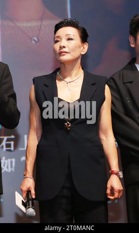 Shnaghai, Chine. 07 octobre 2023. SHANGHAI, CHINE - le 28 SEPTEMBRE 2023 - (FILE) l'actrice Joan Chen assiste à la première du film du réalisateur Zhang Yimou « sous la lumière » à Shanghai, en Chine, le 28 septembre 2023. Crédit : NurPhoto SRL/Alamy Live News Banque D'Images