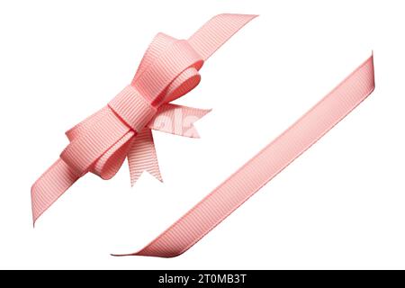 Noeud de ruban rose pour décoration de boîte-cadeau sur fond blanc avec chemin de découpage Banque D'Images
