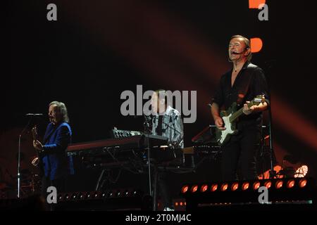 Le groupe pop italien Pooh lors de “Amici X Sempre Tour 2023” à l’Unipol Arena, Bologne, Italie, le 07 octobre 2023 - photo Michele Nucci Banque D'Images