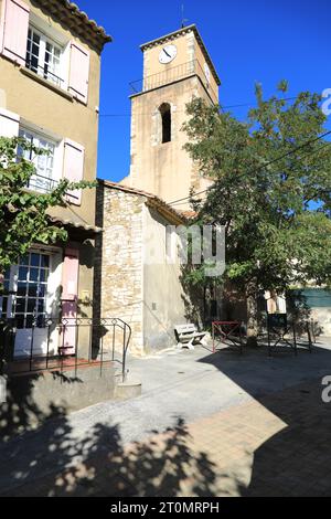 Église au village viticole provençal de Sablet au pied des Dentelles en Côte-du-Rhône Banque D'Images