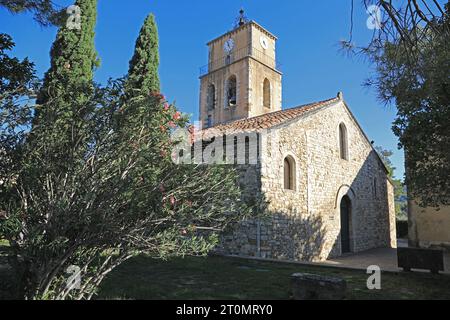 L'Eglise 12e C de St-Nazaire au village viticole de Sablet dans le Vaucluse Provence Banque D'Images