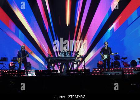 Concert de musique - Pooh - Amici X Sempre Live 2023 le groupe italien Pooh au cours de la tournée Amici X Sempre Tour 2023 à Unipol Arena, Bologne, Italie, 07 octobre 2023 - photo Michele Nucci Bologne Unipol Arena Italie Copyright : xMichelexNuccix/xLiveMediax LPM 1081448 crédit : Imago/Alamy Live News Banque D'Images