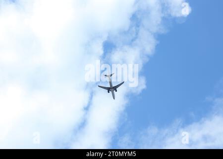 Bluebird Airways 9H-HLY Boeing 737-800 une compagnie aérienne grecque principalement axée sur les vols à destination et en provenance d'avions de tel Aviv à destination de l'aéroport international de Rhodes Banque D'Images