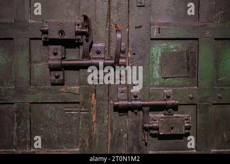 Hanoi, Vietnam. Hoa Lo prison, alias Hanoi Hilton pendant la guerre américano-vietnamienne. Porte originale de la période coloniale française. Banque D'Images