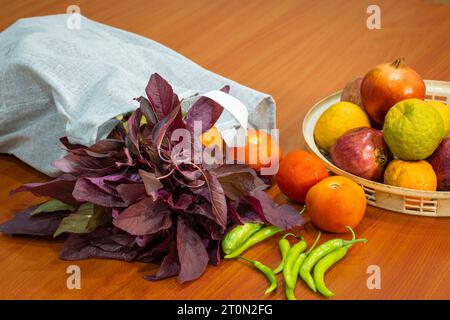 Sacs écologiques | sacs d'épicerie réutilisables | sacs à provisions durables | sacs en coton Banque D'Images