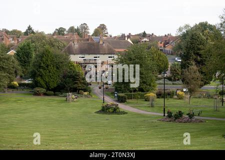 Coronation Park et EVS pub, Corby, Northamptonshire, Angleterre, Royaume-Uni Banque D'Images