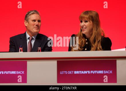 Liverpool, Royaume-Uni. 8 octobre 2023. Angela Rayner, chef adjointe du Parti travailliste et secrétaire d'État fantôme pour le nivellement, le logement et les communautés, prononce son discours liminaire à la Conférence du Parti travailliste. Crédit : Karl Black/Alamy Live News Banque D'Images