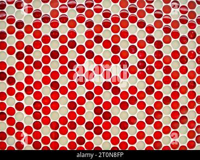 Fond de modèle de mosaïque de points de verre rouge et blanc Banque D'Images