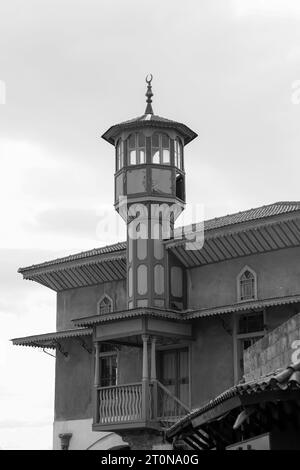 Mosquée Mehmet Aga en noir et blanc mosquée historique de l'époque ottomane sur l'île égéenne de Rhodes, en Grèce Banque D'Images