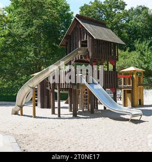 Aire de jeux pour enfants dans le parc Banque D'Images