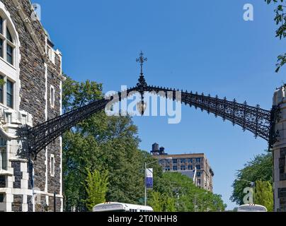 Alexander Hamilton Gate, l'une des six grandes entrées du City College de New York. Banque D'Images