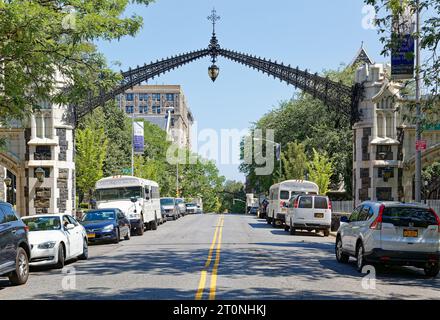 Alexander Hamilton Gate, l'une des six grandes entrées du City College de New York. Banque D'Images