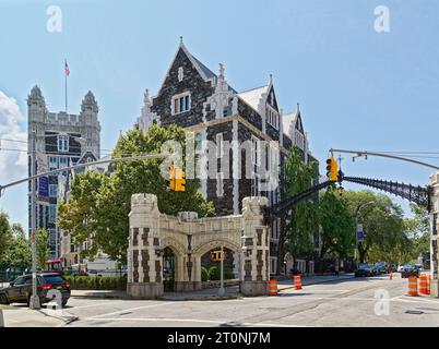 Alexander Hamilton Gate, l'une des six grandes entrées du City College de New York. Banque D'Images