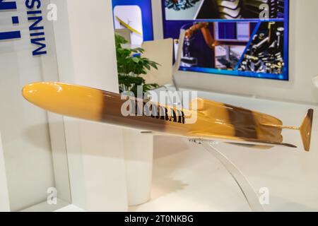 Obus de mortier antichar de missile guidé par satellite GPS, exposé à une foire militaire à Belgrade, Serbie Banque D'Images